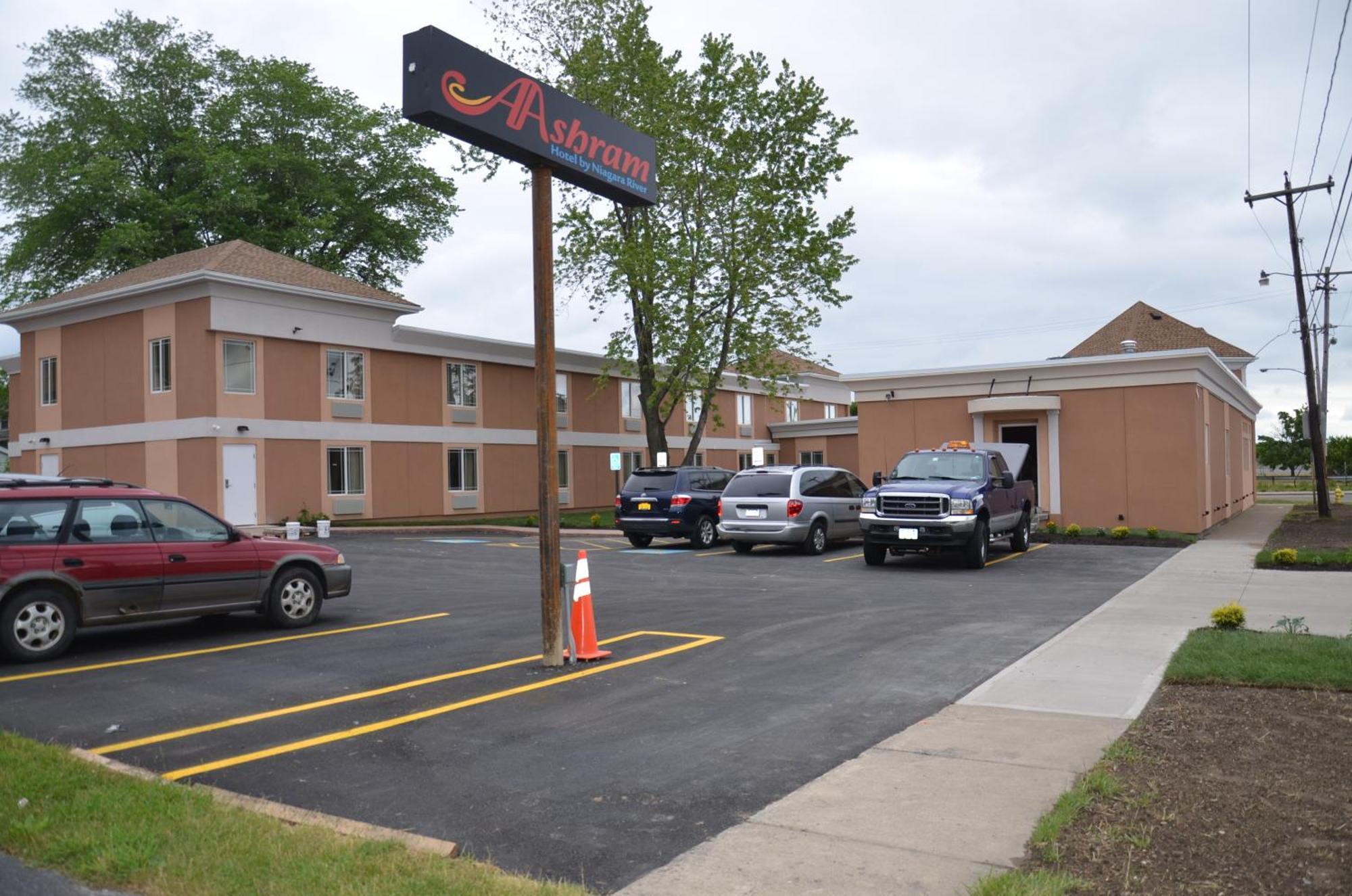 Aashram Hotel By Niagara River Niagara Falls Exterior photo