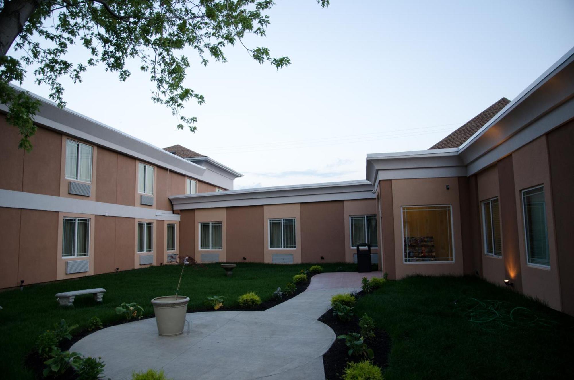 Aashram Hotel By Niagara River Niagara Falls Exterior photo