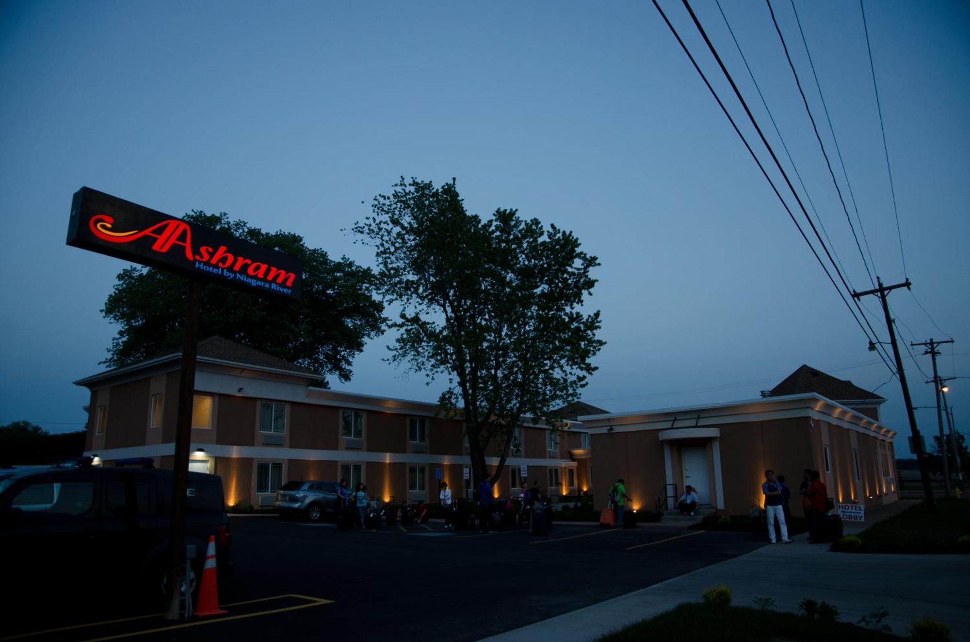 Aashram Hotel By Niagara River Niagara Falls Exterior photo