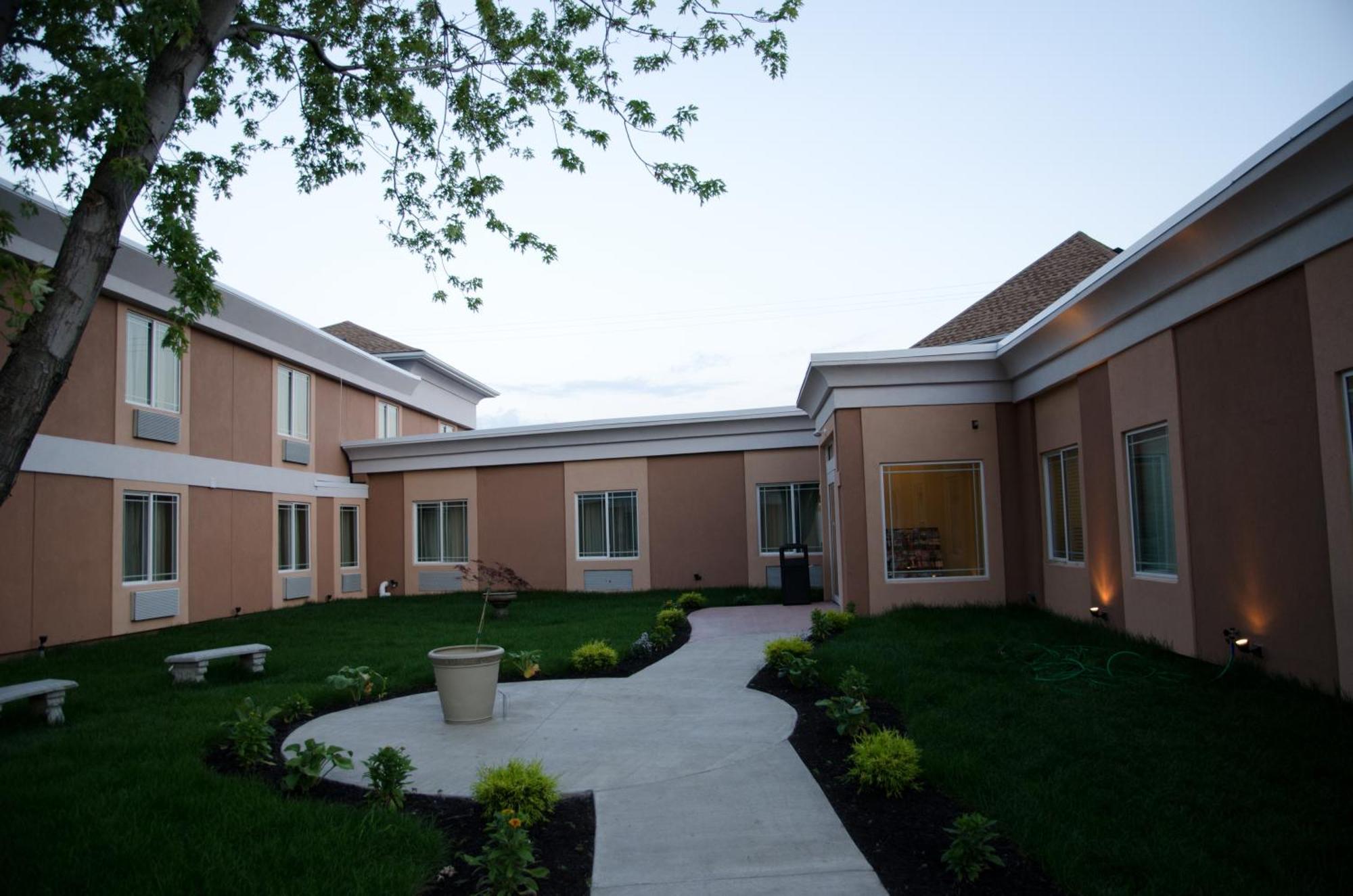 Aashram Hotel By Niagara River Niagara Falls Exterior photo